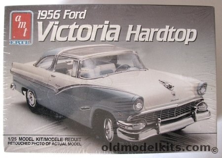 AMT 1/25 1956 Ford Victoria Hardtop, 6547 plastic model kit